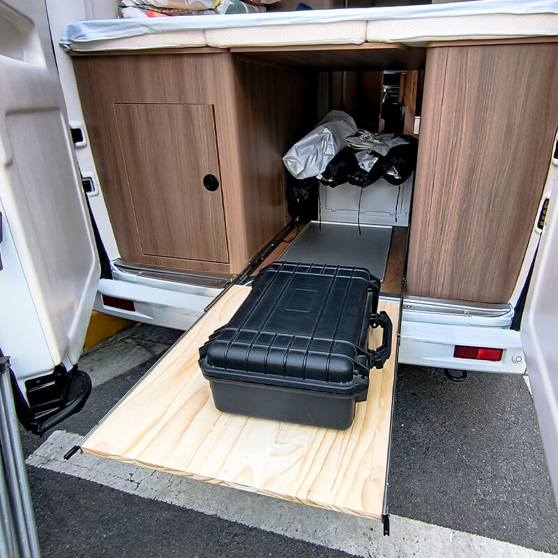 Heavy duty slide with lock